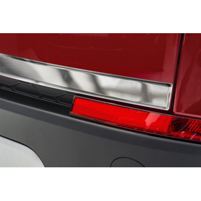 Ochranná/ozdobná nerezová lišta piatych dverí (spodná) Land Rover Discovery Sport 2014 -