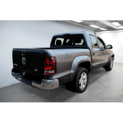 Ochranná nerezová lišta prahu piatych dverí (čierna) VW Amarok 2010 - 2021