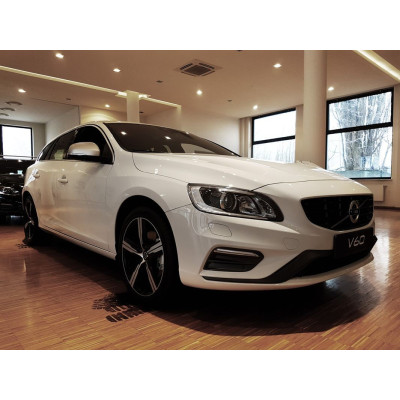 Ochranná nerezová lišta prahu piatych dverí (čierna) Volvo V60 2010 -