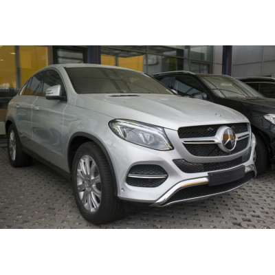 Ochranná nerezová lišta prahu piatych dverí (chróm / červeno-čierny carbon) Mercedes GLE Coupe 2015 -