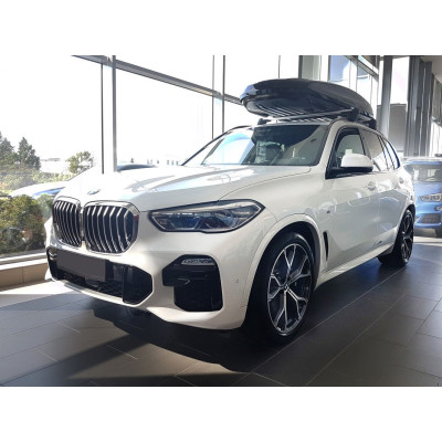 Ochranná nerezová lišta prahu piatych dverí (strieborná / čierny carbon) BMW X5 G05 M-Pakiet 2018 -