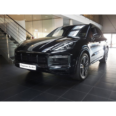 Ochranná nerezová lišta prahu piatych dverí (čierna / čierny carbon)  Porsche Cayenne III 2017 -