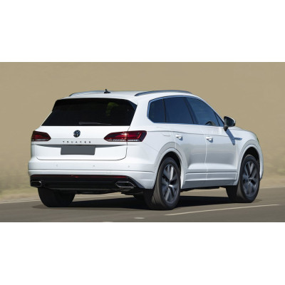 Ochranná nerezová lišta prahu piatych dverí (čierna) VW Touareg 2018 -